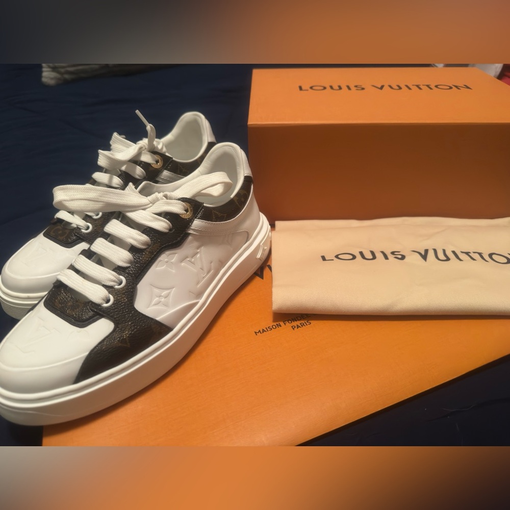 LOUIS VUITTON Time Out Sneaker White - Size 8 ** WORN ONCE